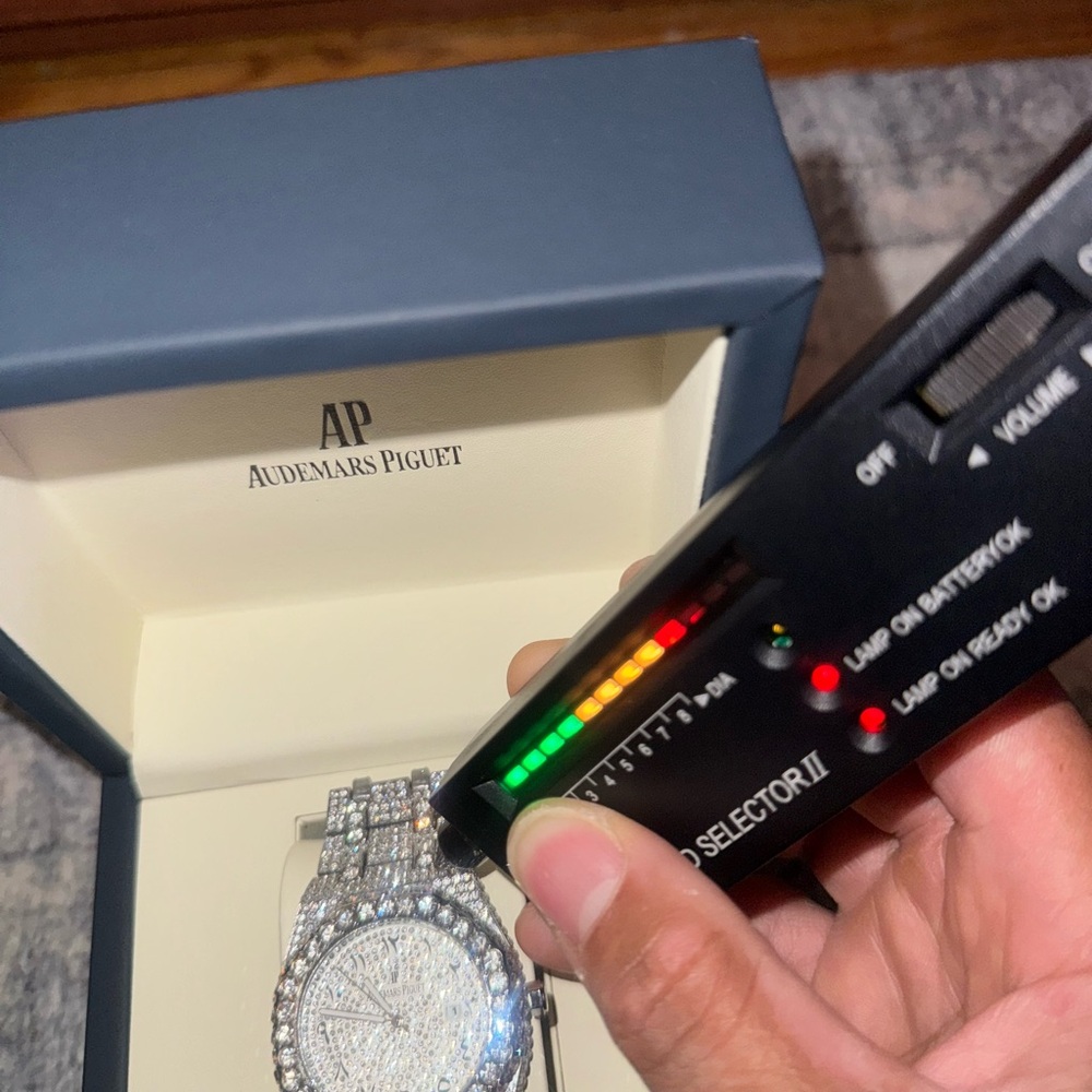 Audemars Piguet Silver Luxury Timepiece - Picture 8 of 8